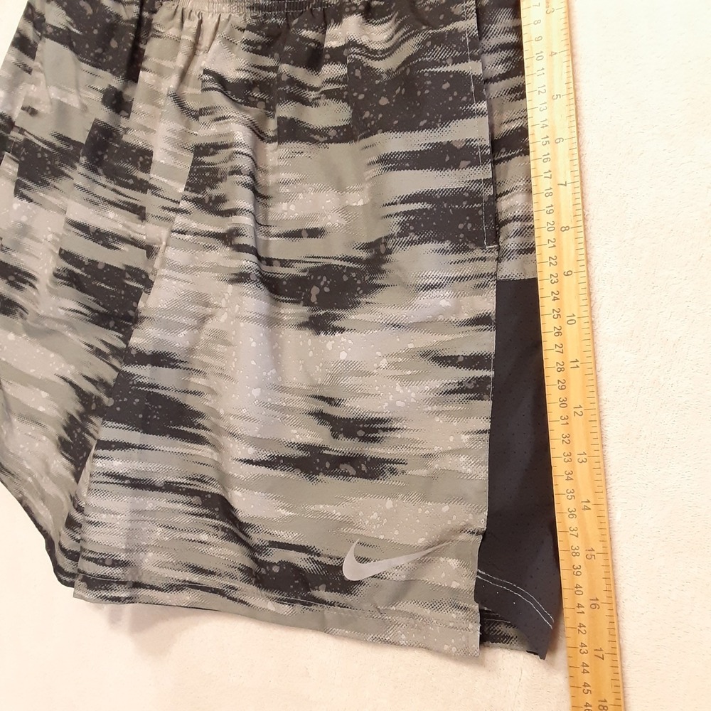 Nike Dri Fit Mens Gray Camouflage Athletic Shorts XL Lined Black Side Panels - Picture 7 of 9